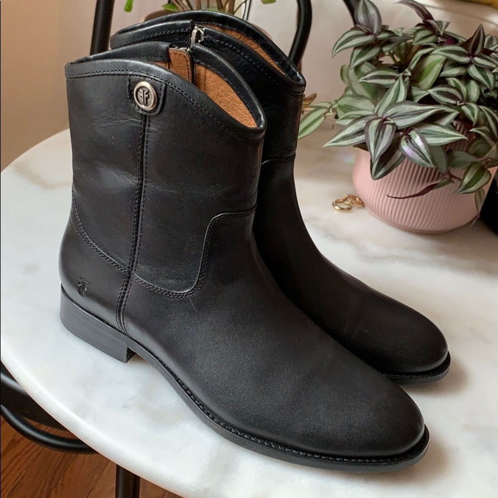 Frye Size 8 Melissa Button Short Leather Boots